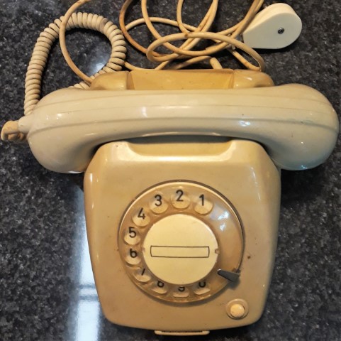 Téléphone avec cadran