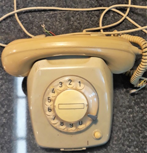 Téléphone avec cadran